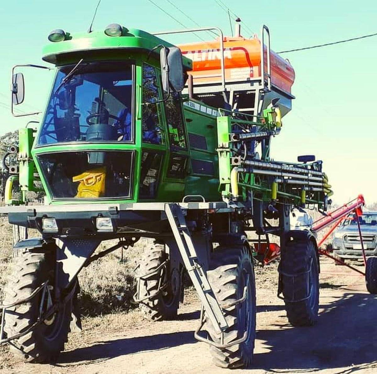 Fertilizadora Altina Montada Sobre Metalfor FM 2500