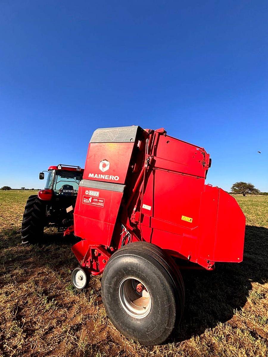 Rotoenfardadora 5887 con Atador de RED