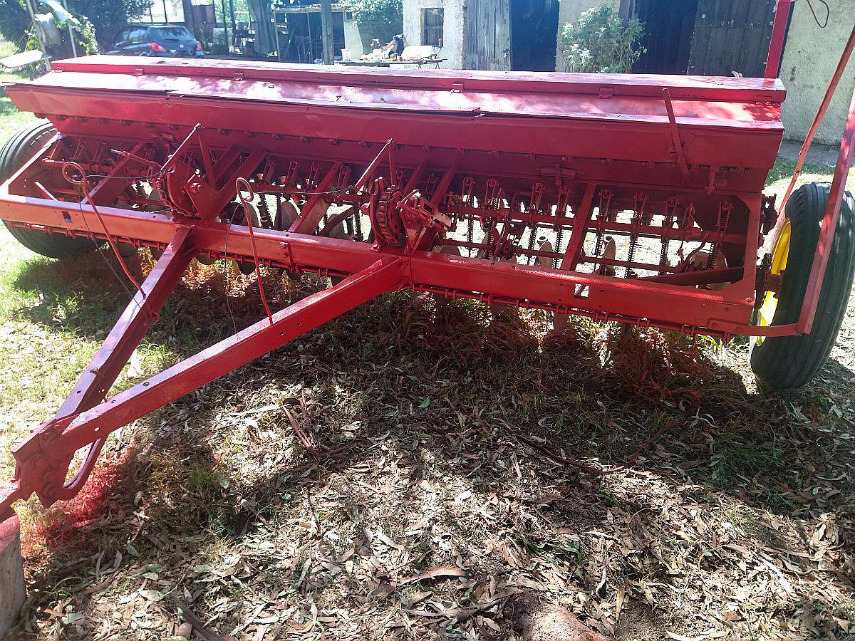 Sembradora de Alfalfa y Avena