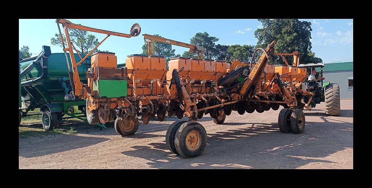 Sembradora Agrometal Neumática de 14 a 52 con Fertilizacion
