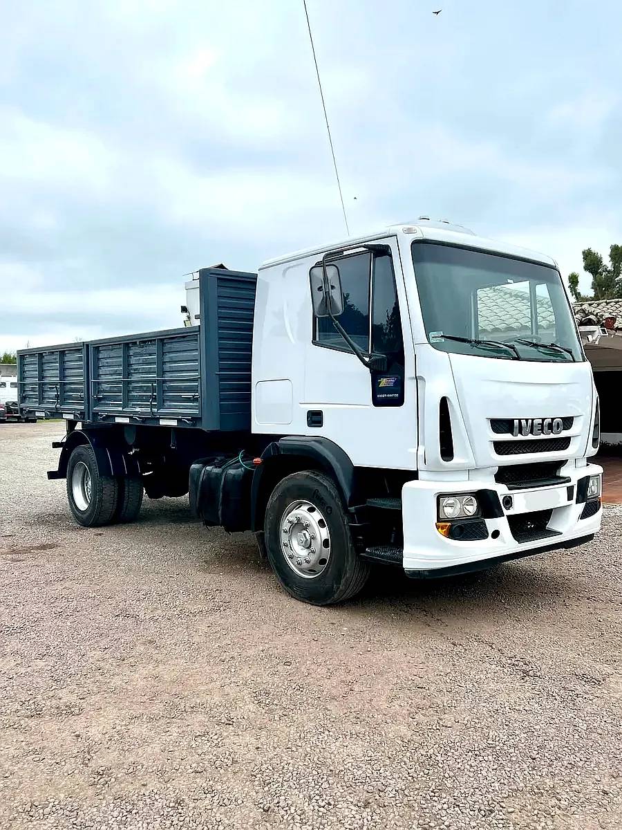 Camión Iveco Tector 170e22 2014 con Carrocería Bi-vuelco