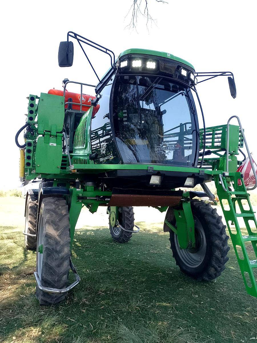 Fertilizadora Autopropulsada Metalfor con Altina.