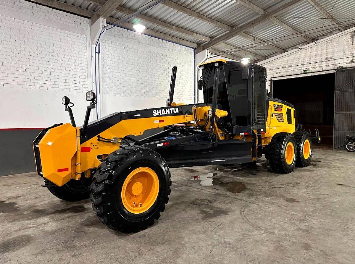 Motoniveladora Shantui SG19-C6 Motor Cummins 205 HP