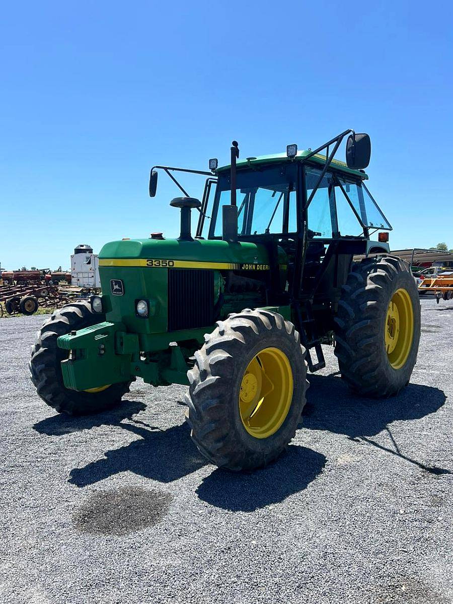 Tractor John Deere 3350 con Doble Embrague