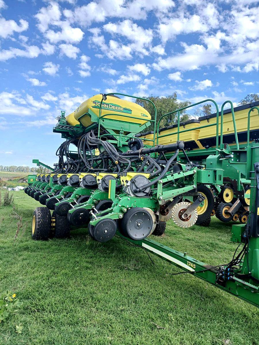 Sembradora John Deere 1745 de 18 a 52 y 24 a 38 cm