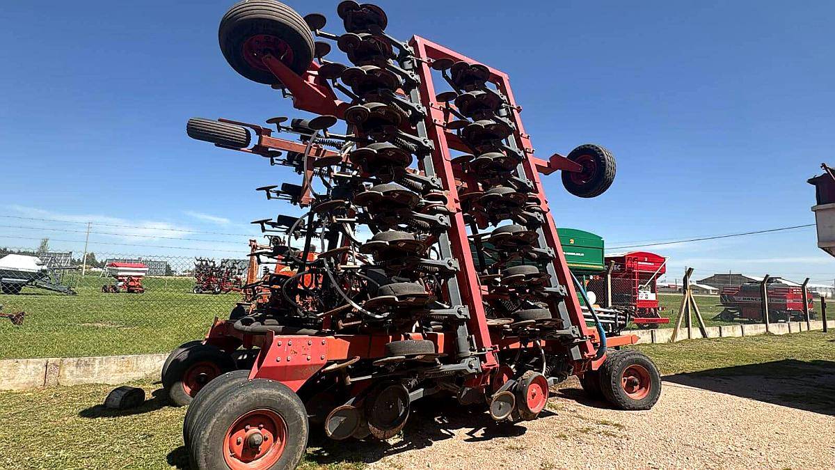 Tren de Siembra Tanzi de 50 a 23 cm Monodisco. año 2016