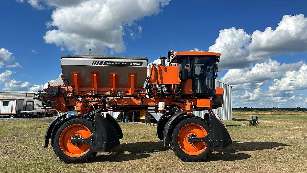 Fertilizadora Autopropulsada Jacto 5030