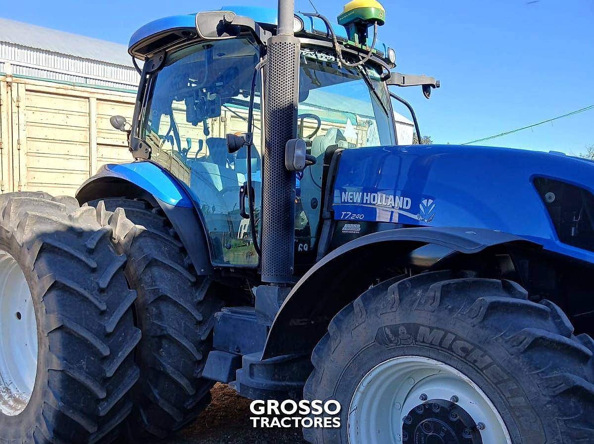 Tractor New Holland T7.240, año 2014