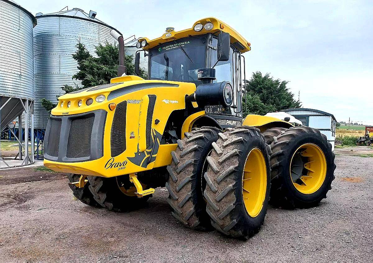 Tractor Pauny Bravo 580 (260 HP) Duales Piloto Control Agro