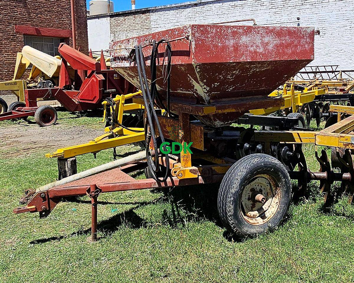 Fertilizadora al Voleo de Arrastre