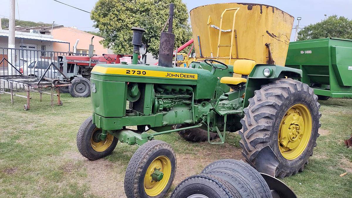 Tractor John Deere 2730 en muy Buen Estado