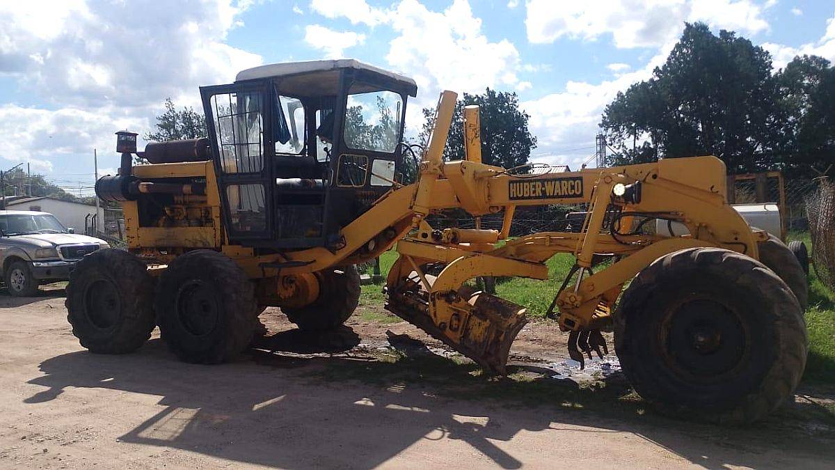 Motoniveladora Huber Warco - Scania 111