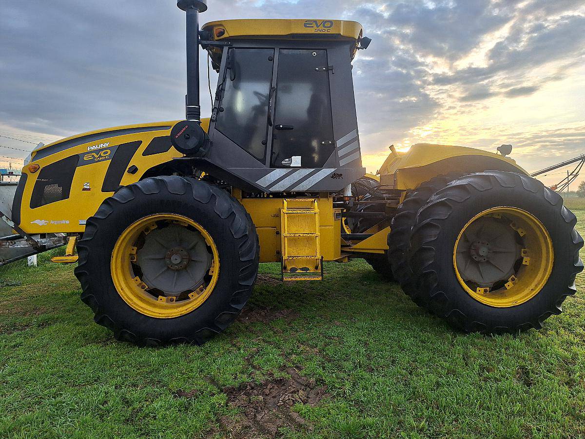 Tractor Pauny 540 con Piloto