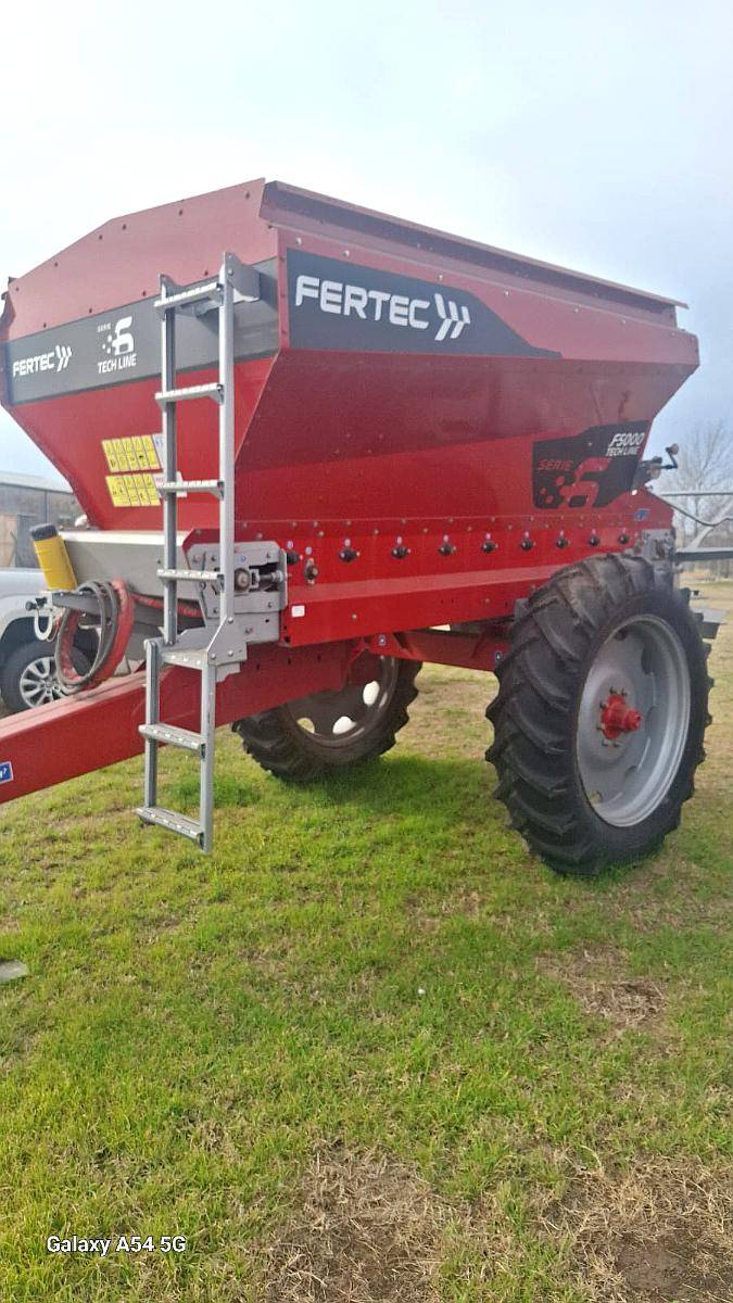 Fertilizadora Fertec F5000 S6 Tech Line 5.000 L