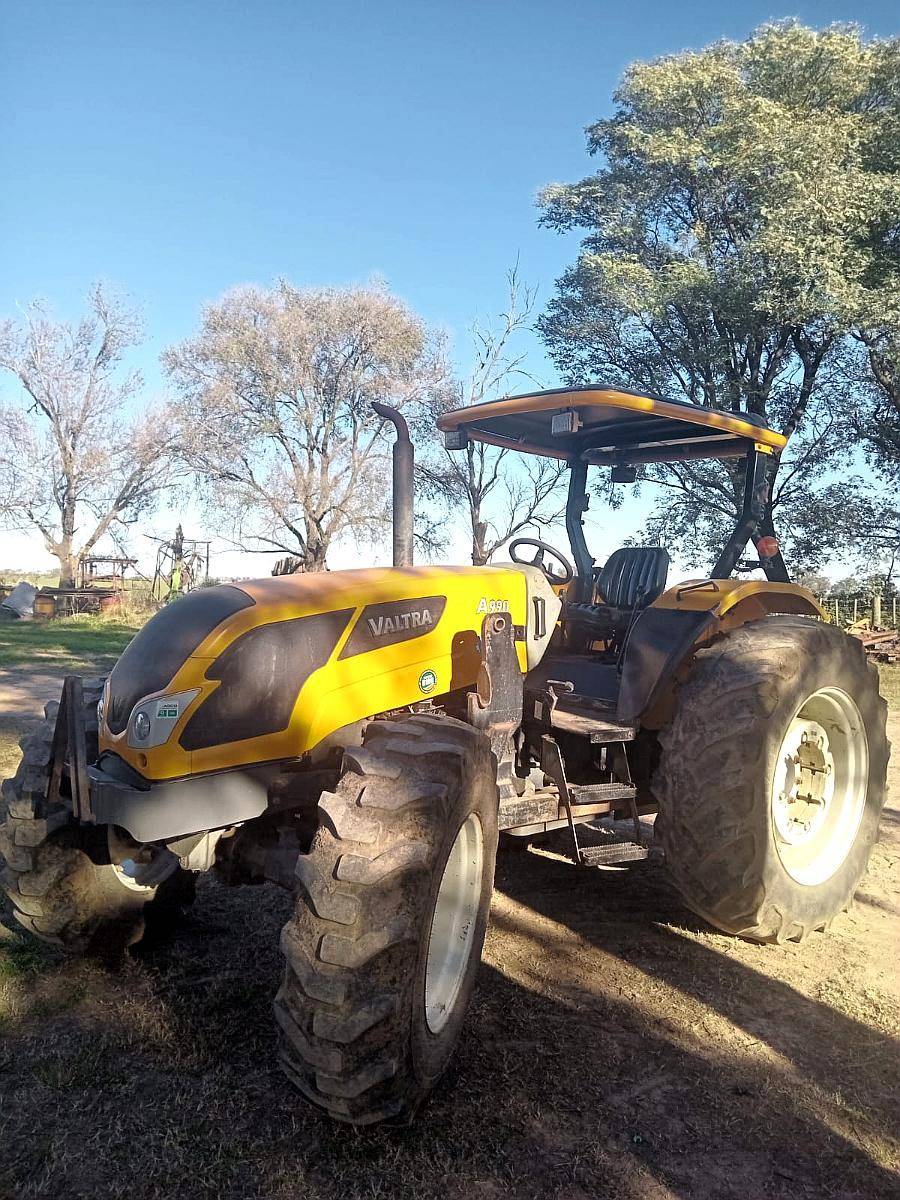Tractor Valtra a 990 Linea Nueva con Techo