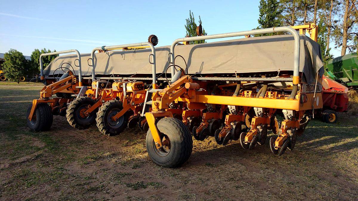 Sembradora Agrometal TX Mega de 16 a 52