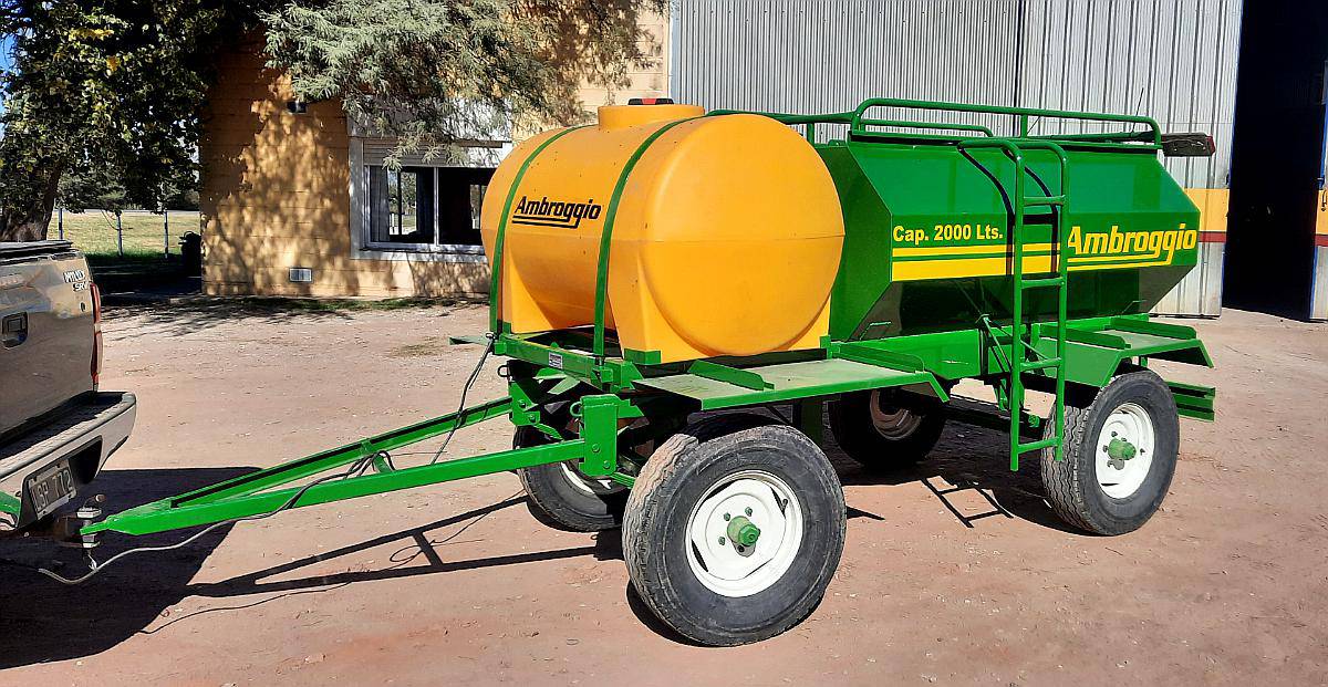 Acoplado Tanque Combinado 2000l + Tanque Agua 750l Ambroggio