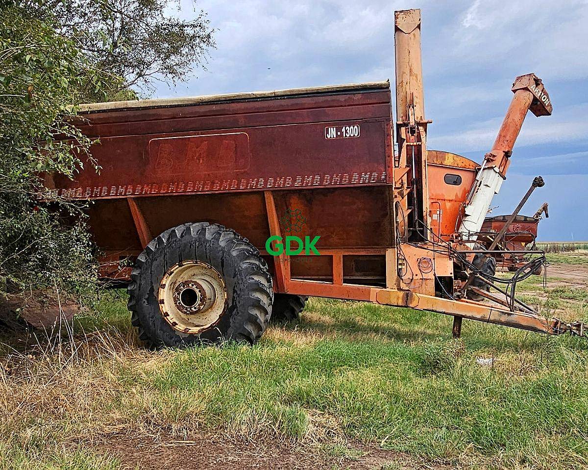 Tolva 14 TN JN-1300 C/balanza Guajardo. BMB