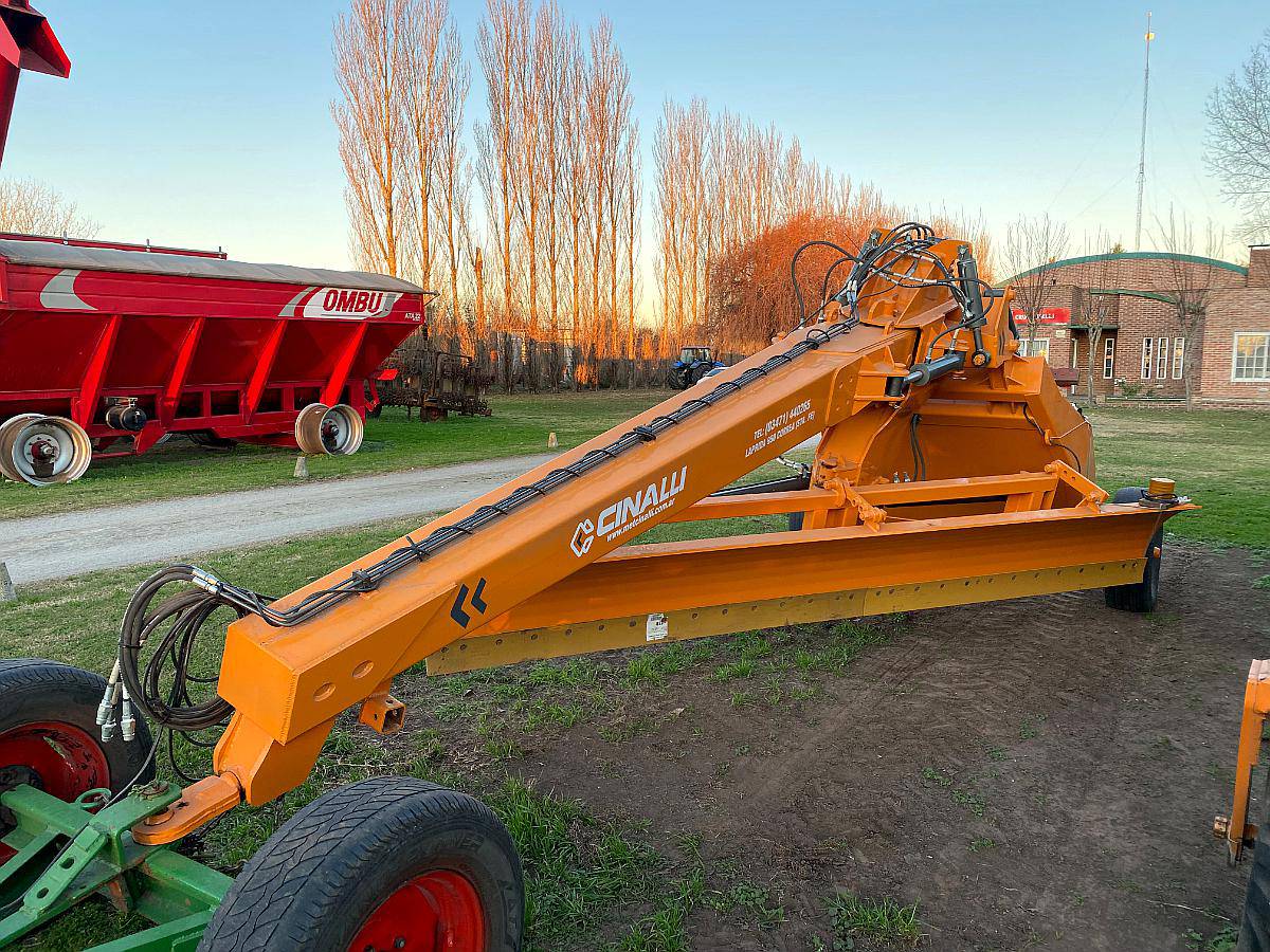 Niveladora de Arrastre de 4 Metros con Joystick