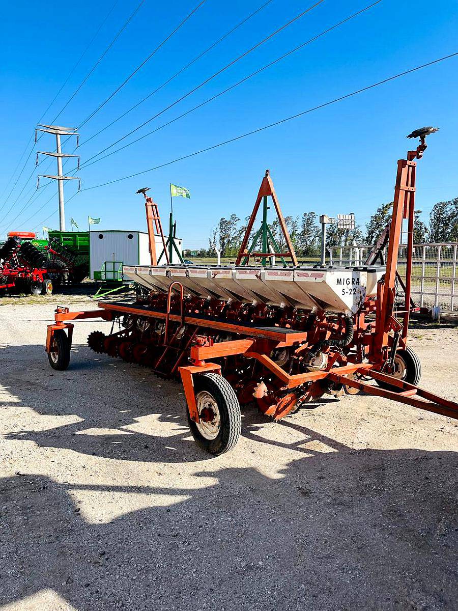 Sembradora Migra S-22 de 9 Surcos a 52 CM.