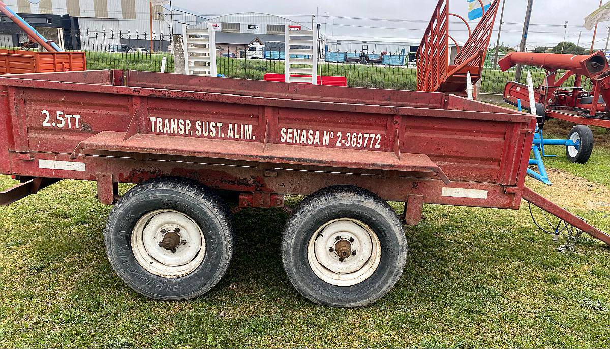 Acoplado playo balancin de 3 50 x 1 80 barandas revatibles agroads