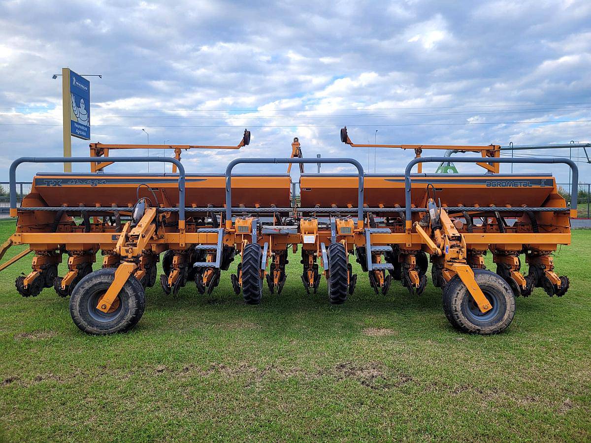 Sembradora Agrometal TX Mega año 2008
