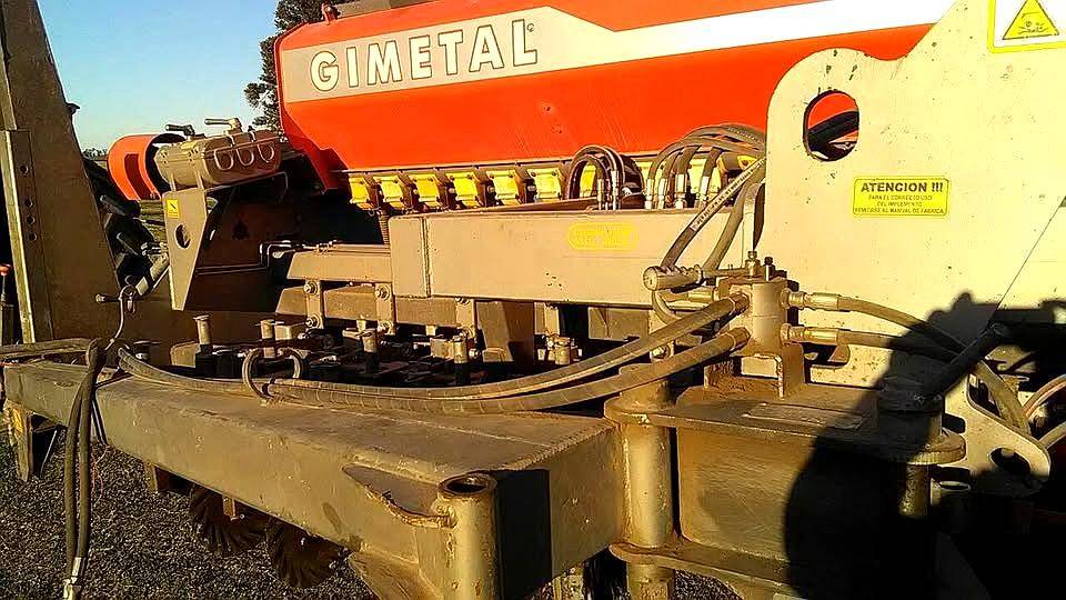 Sembradora Gimetal 25 Lineas a 17,5 cm con Alfalfero