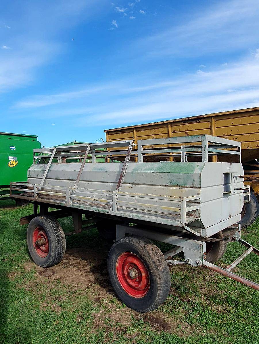 27 - Cisterna 2000 Litros. Usada.