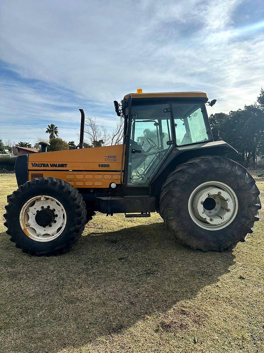 Tractor Valtra-valmet 1680, 168 HP, año 1999, Doble Traccion