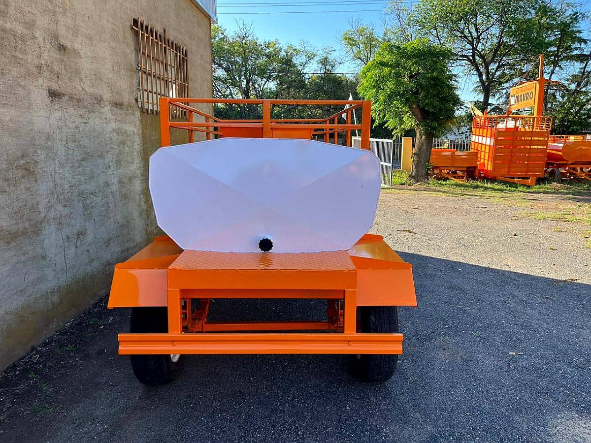 Acoplado Tanque Metálico 2000 Lts sin Bomba