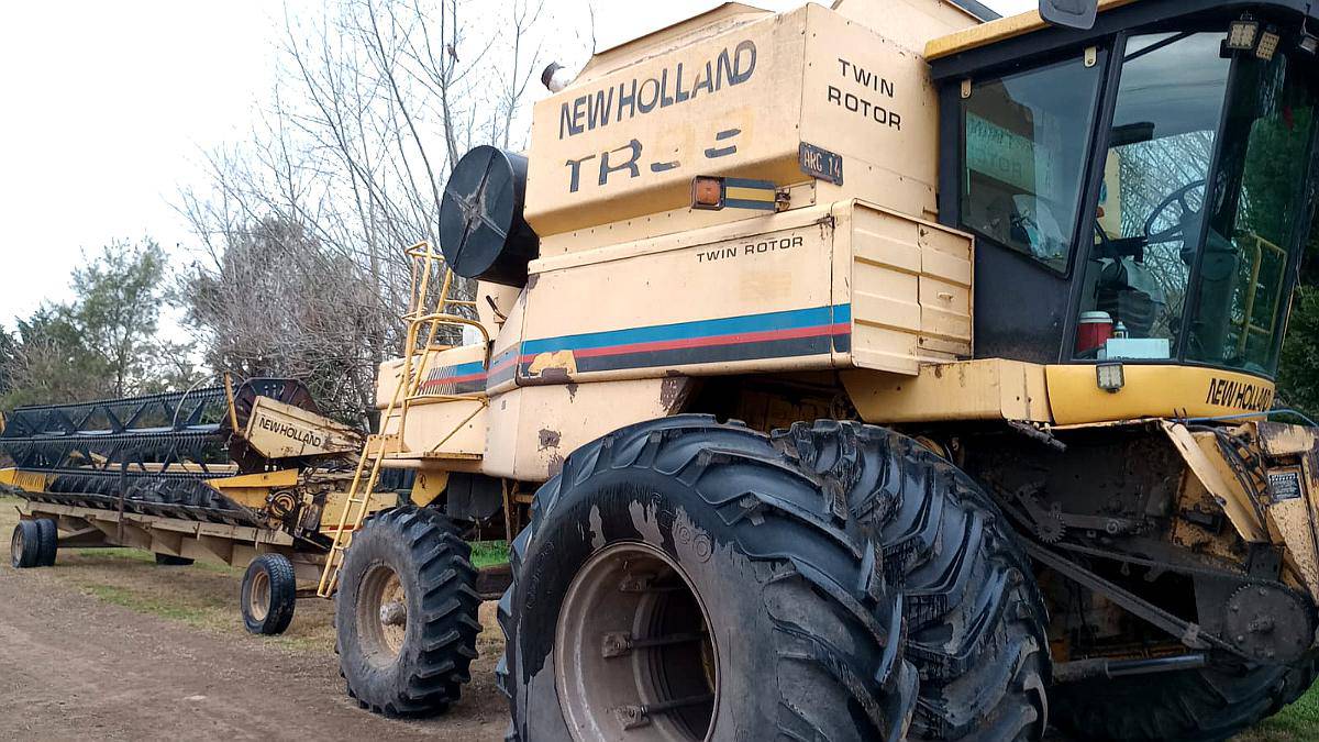 New Holland Tr99, con Plat 30 Pies