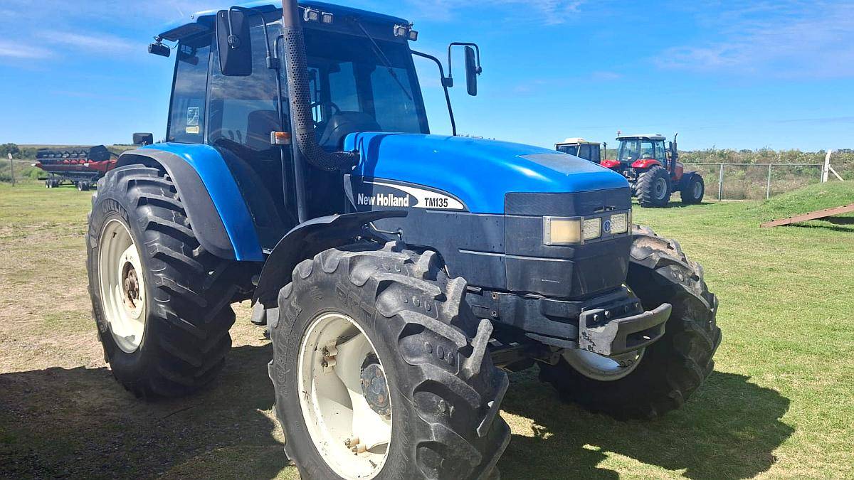 Tractor New Holland TM 135 4X4 - año 2004