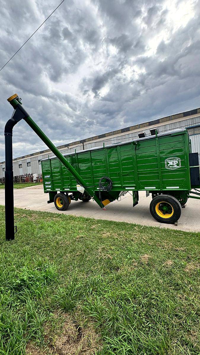 Acoplado Tolva Semillera y Fertiliznte 22/24tn Industria JEP