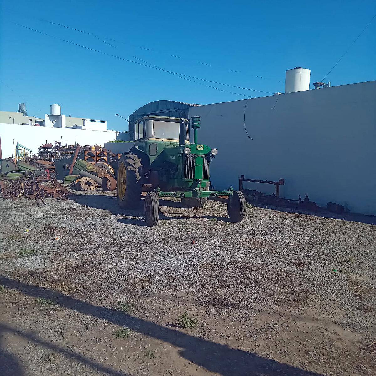 Vendo Tractor JD 730