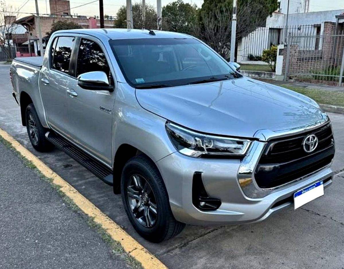 Toyota Hilux 2.8 TDI CD 4X2 SRV AT6 204cv 2021 U$35.999