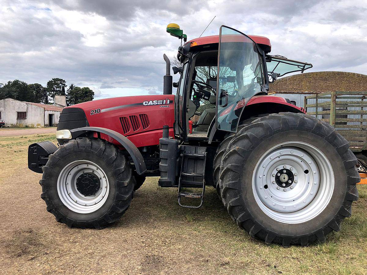 Case Puma 210 año 2010 con 6800 Hs. Año 2010 Agroads