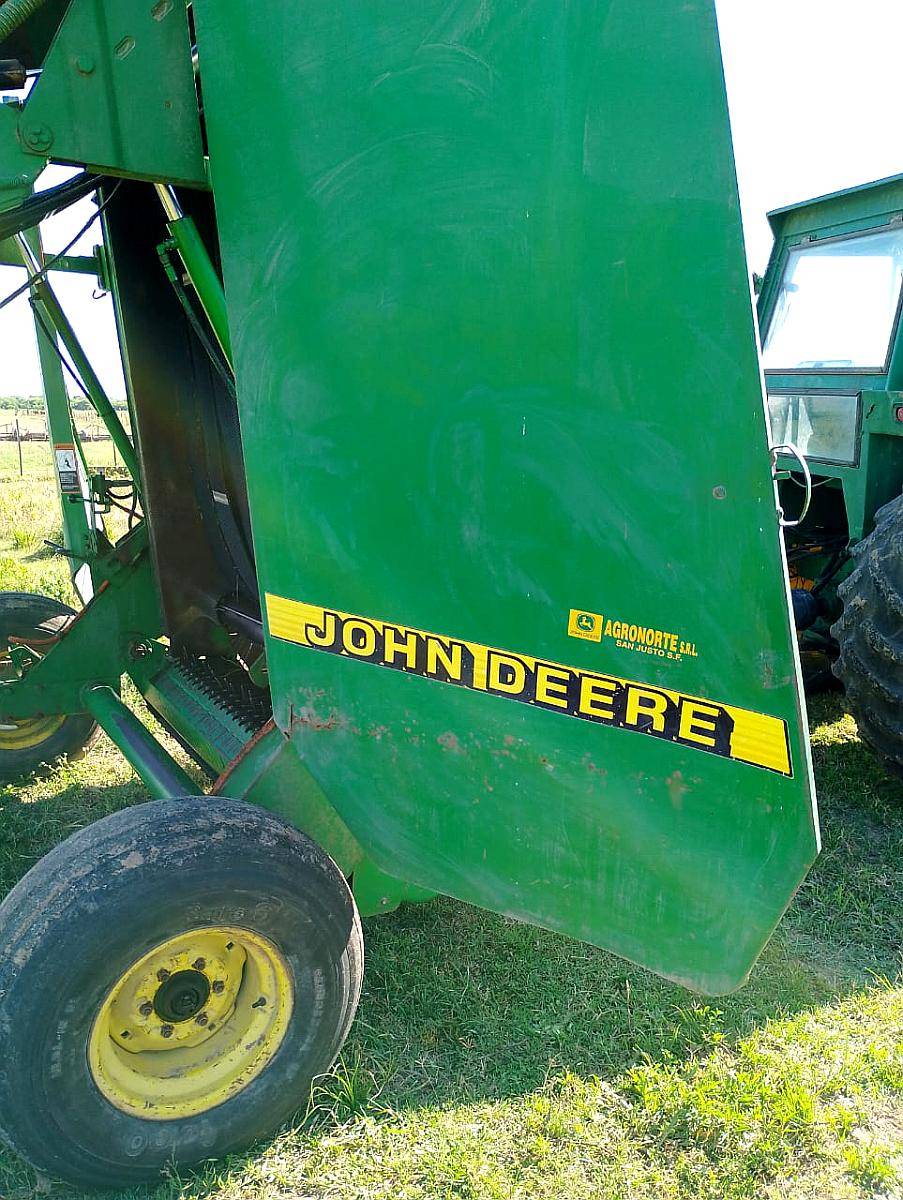 Rotoenfardadora John Deere 566