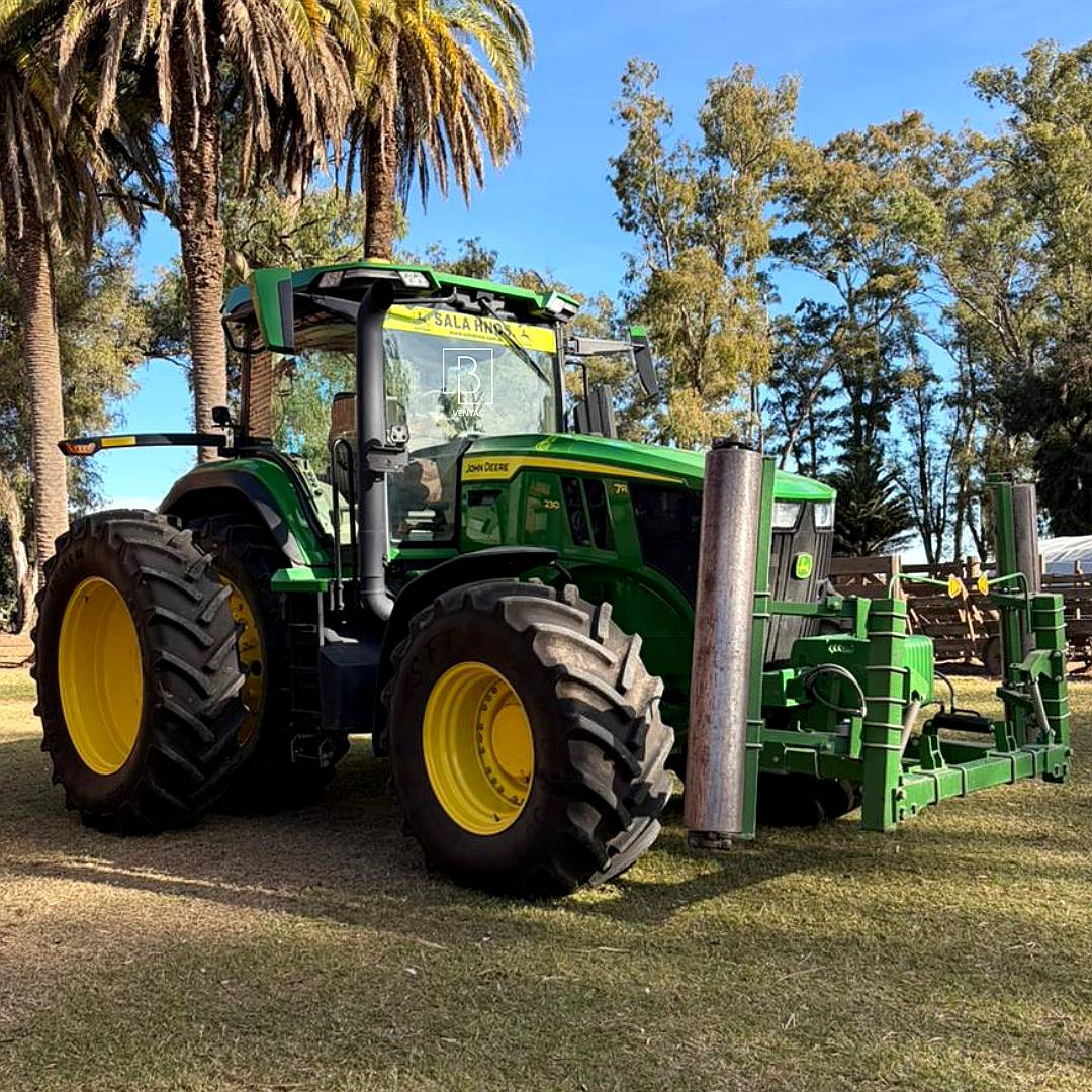 John Deere 7r 230.