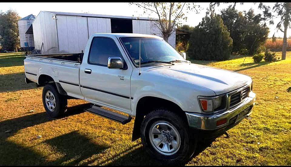 Toyota Hilux Cabina Simple 4X4