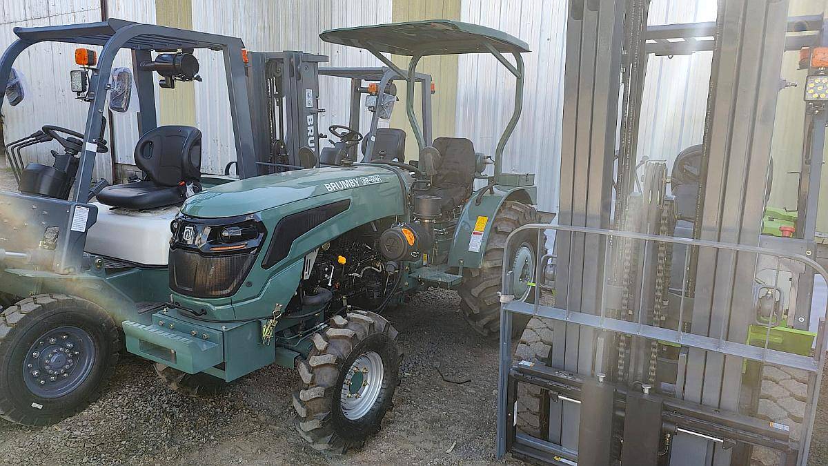 Tractor 4X4 60hp + Compresor y Diferencial P/accesorios