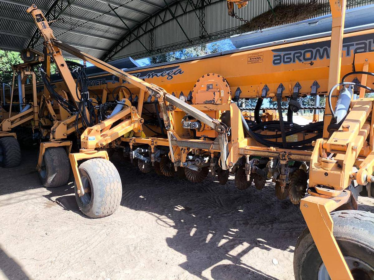 Agrometal 18-52, Neumática, año 2012, 2 Módulos Fert Lateral