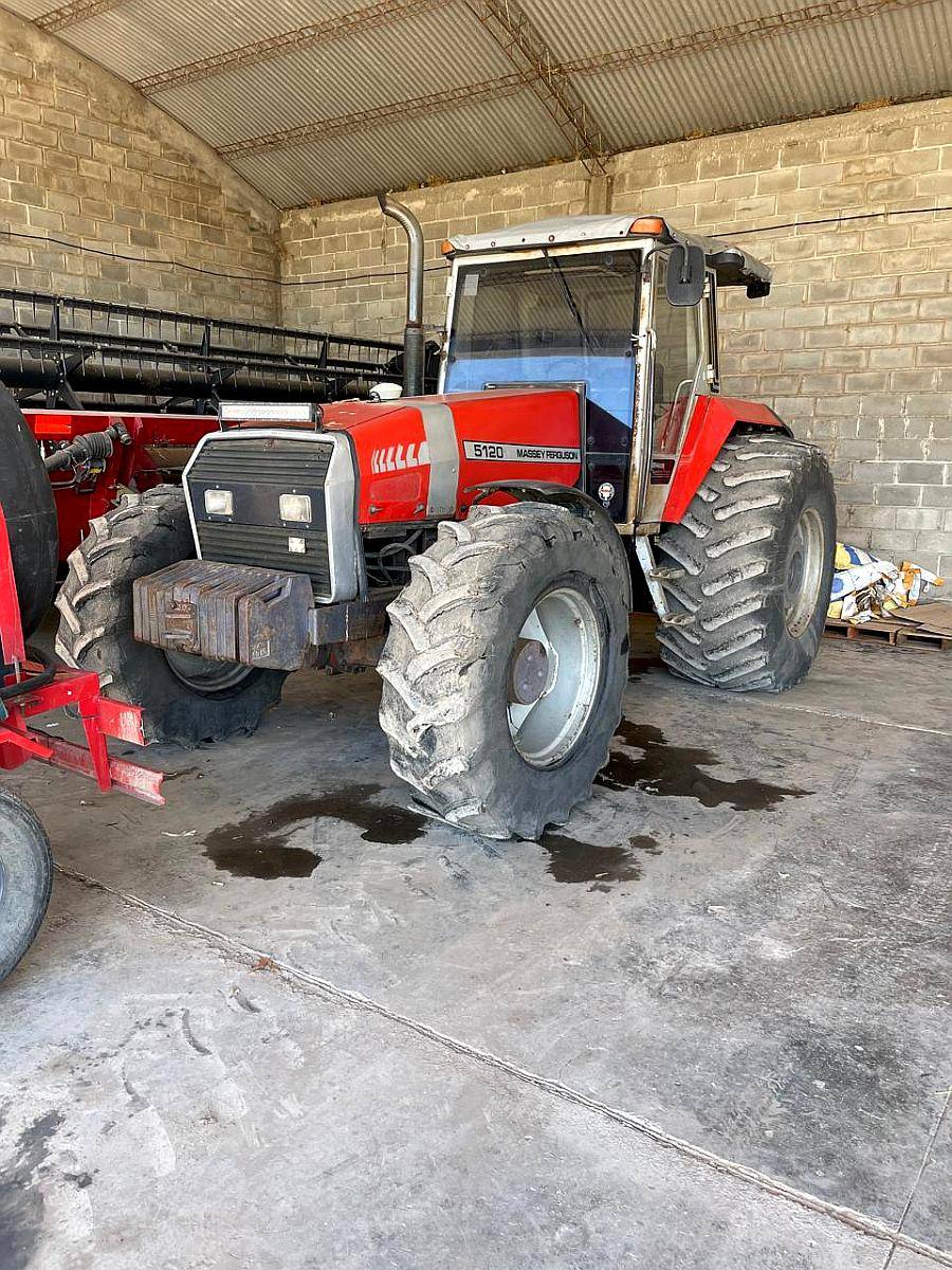Massey Ferguson 5120. año 2008. 220 HP.