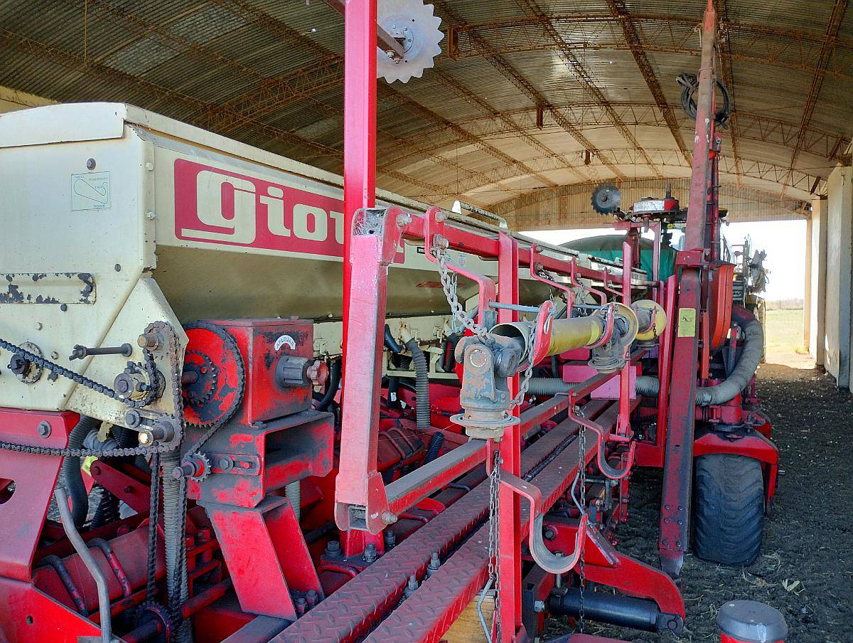 Sembradora Giorgi Neumática de 18 a 52