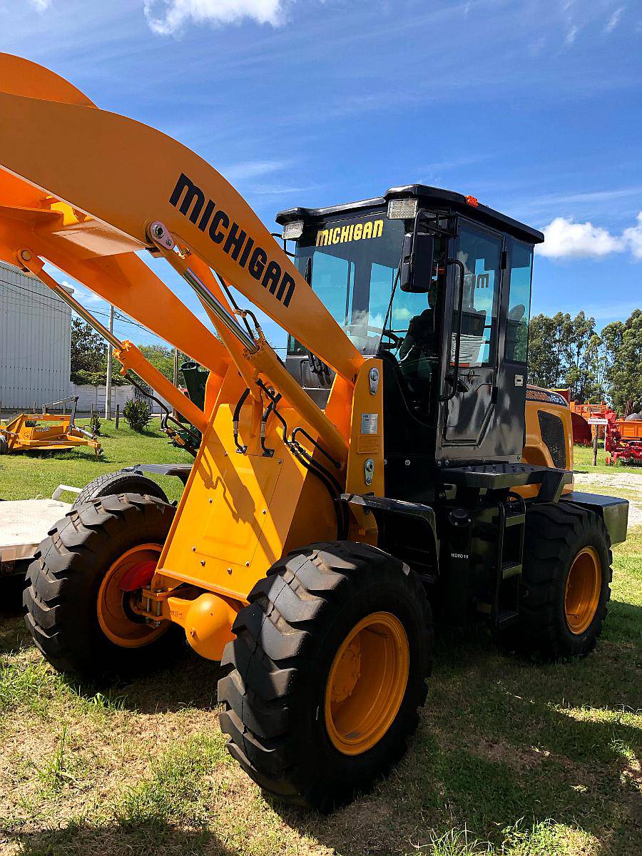 Pala Forrajera Michigan R45