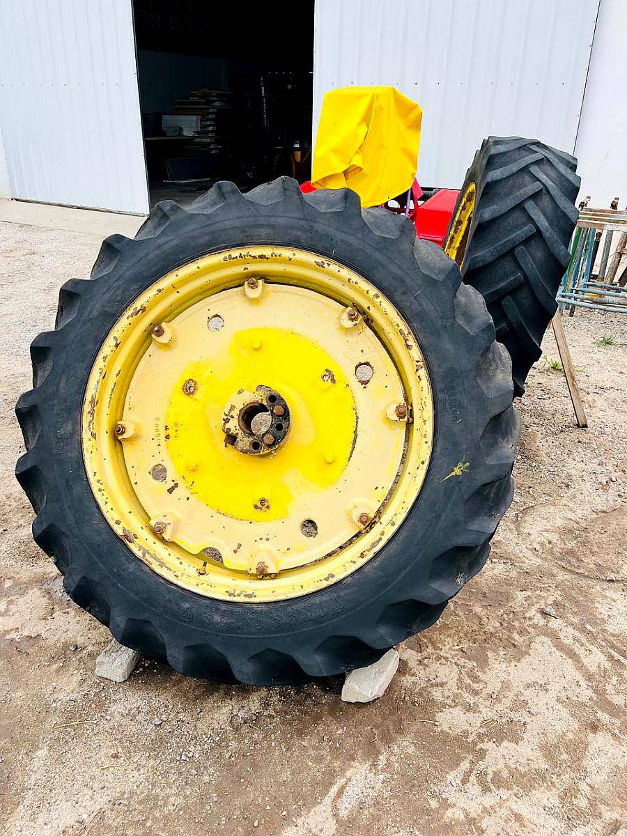 Juego de Llantas y Cubiertas John Deere 15.5-38.