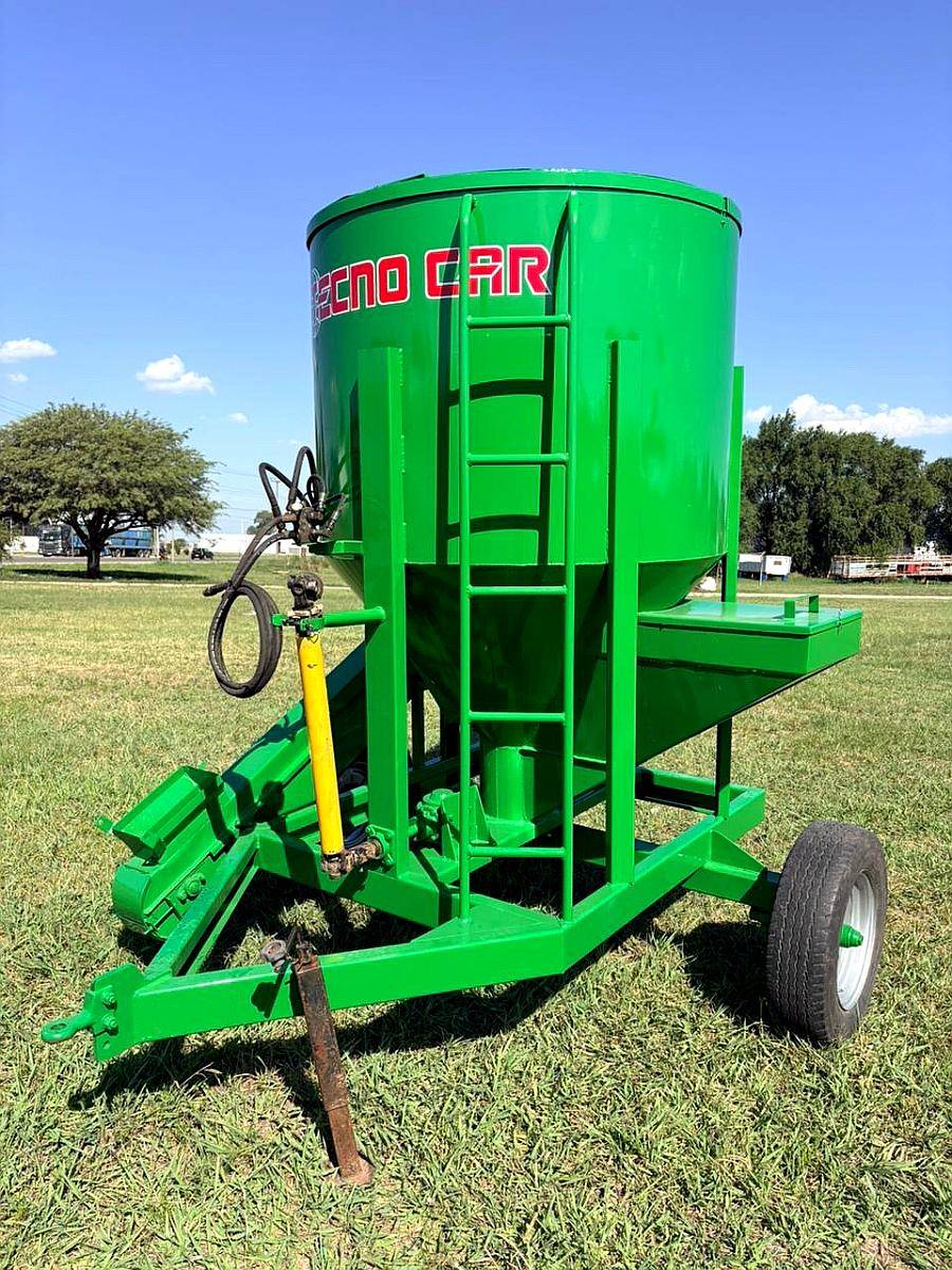 Inoculador Tecnocar Semi Nuevo de 1.800 Kg Hidraulico