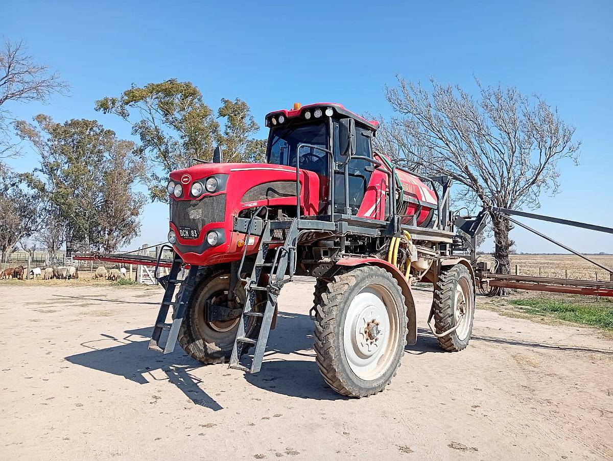 Pulverizadora Ombu PAO 3300 Litros 28 Mts de Botalon