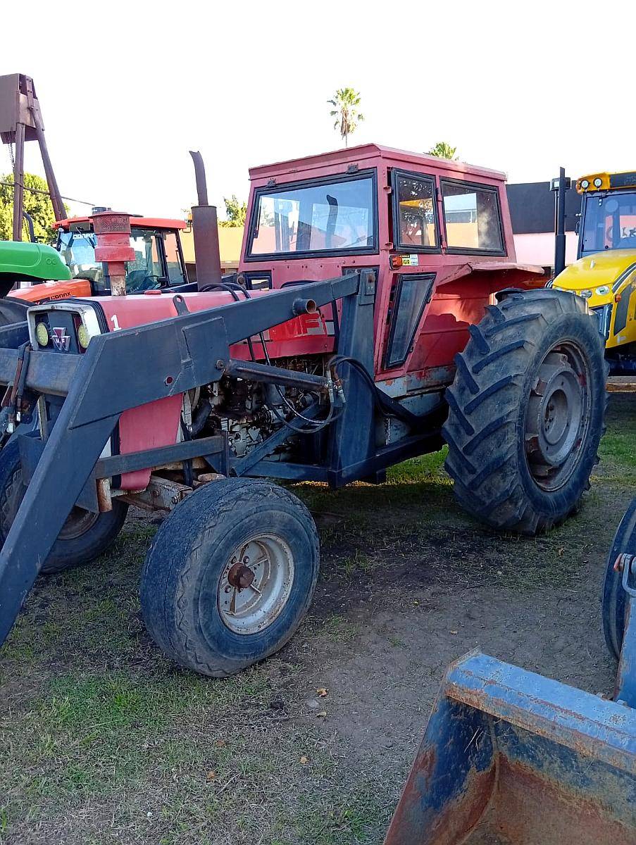 Tractor Massey Ferguson 1195 con Pala Cargadora y Cabina