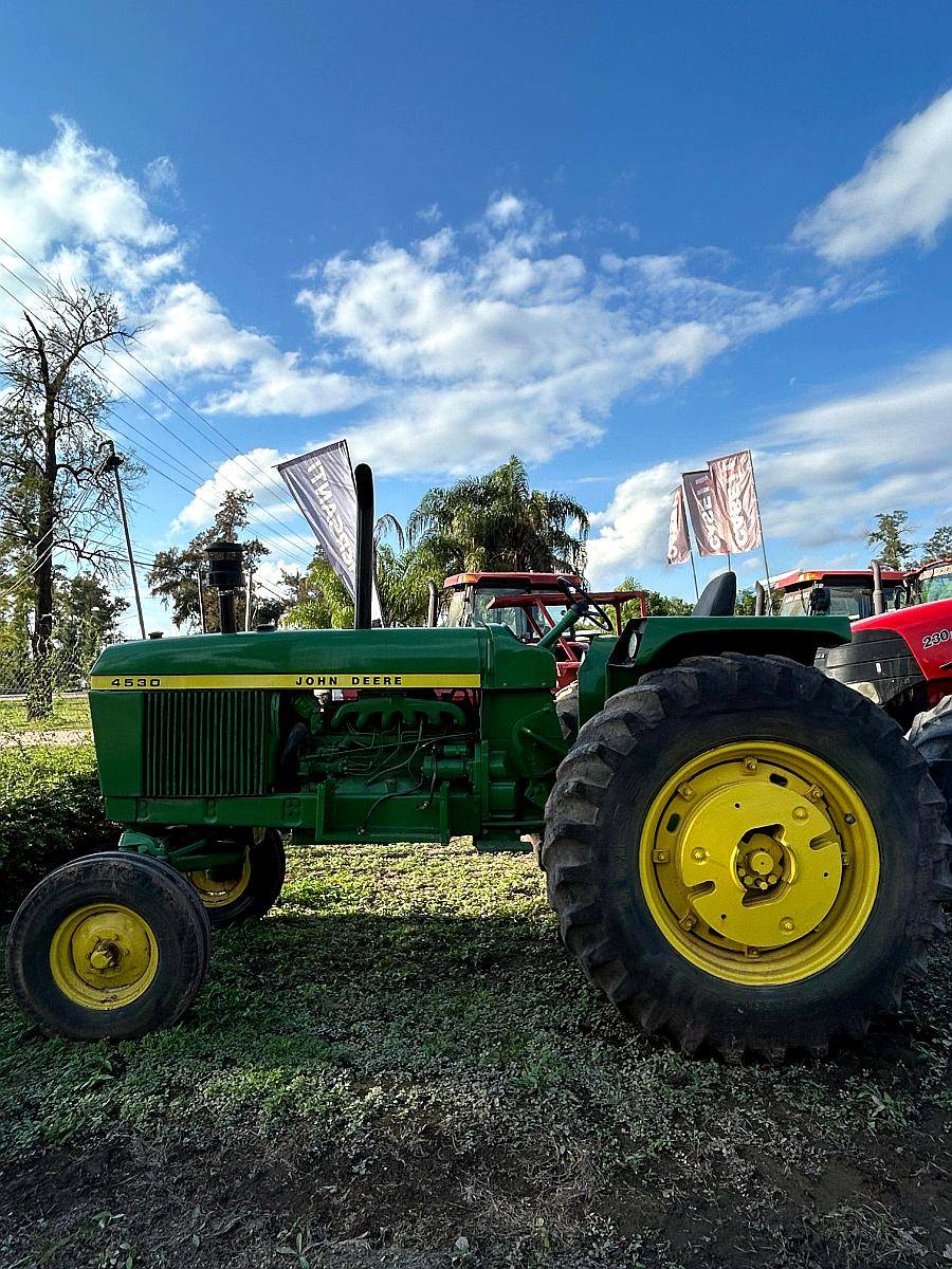 Tractor John Deere 4530