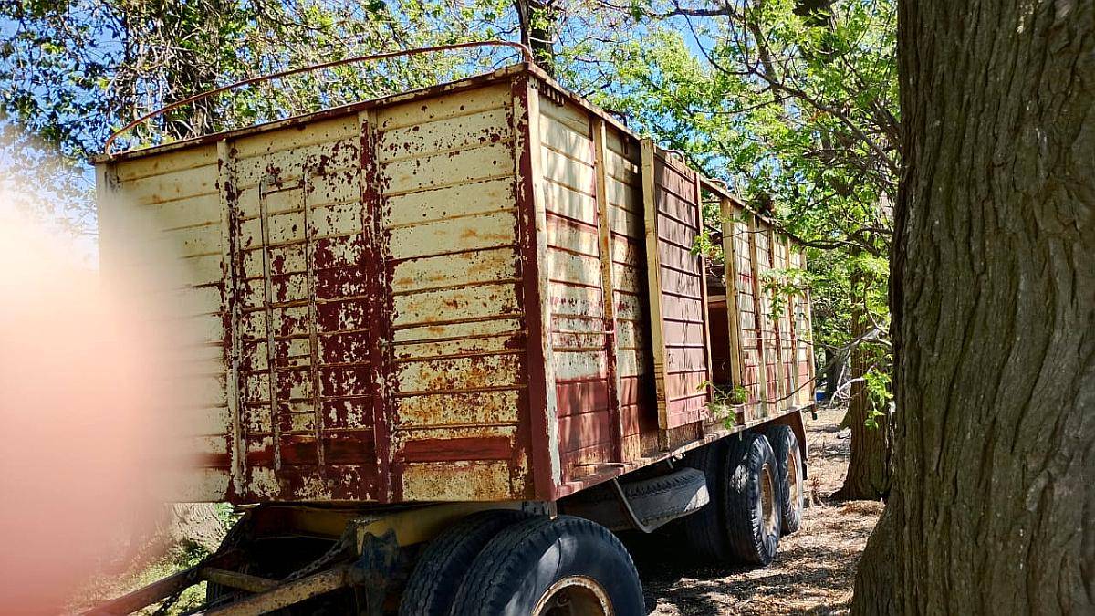 Acoplado Cerealero Helvetica 8 Boquillas 3 Puertas